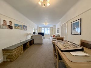 Lounge/Diner- click for photo gallery